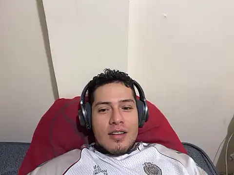 Snapshot of Malandralle chatting on November 26, 5:08 am Malandralle online show from November 26, 5:08 am