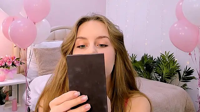 RozzitaBedberry online show from January 28, 9:08 am