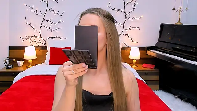 RozzitaBedberry online show from February 7, 8:10 pm