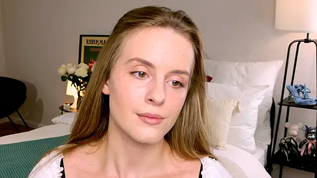 RozzitaBedberry online show from September 12, 2:06 pm