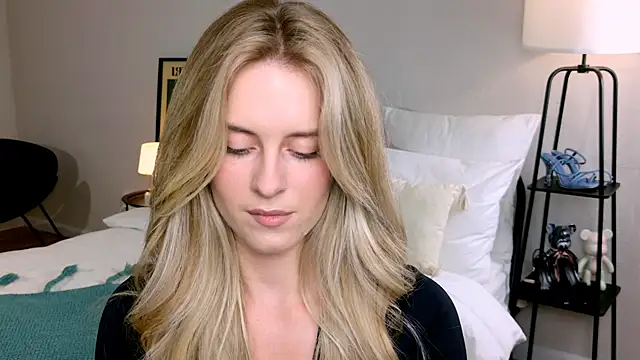 RozzitaBedberry online show from September 19, 3:13 pm