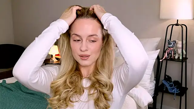 RozzitaBedberry online show from October 15, 1:22 pm