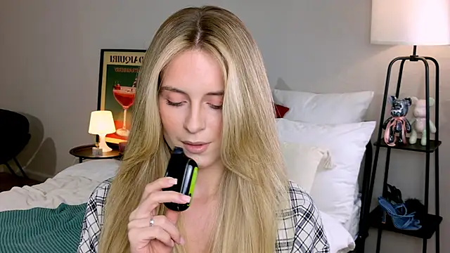 RozzitaBedberry online show from October 18, 1:01 pm