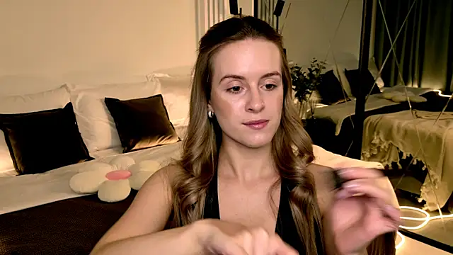 RozzitaBedberry online show from April 4, 12:35 pm