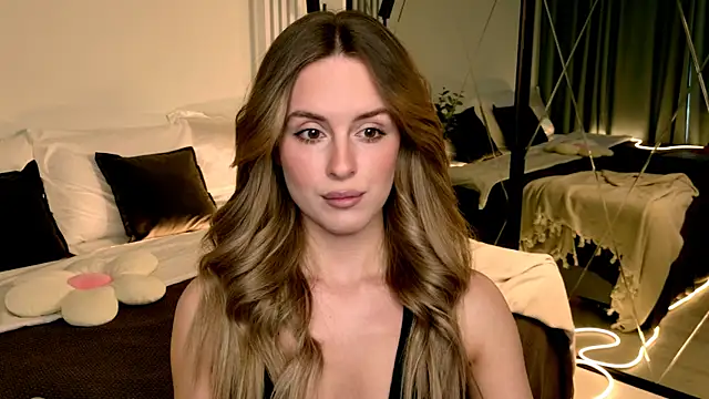 RozzitaBedberry online show from April 5, 12:13 pm