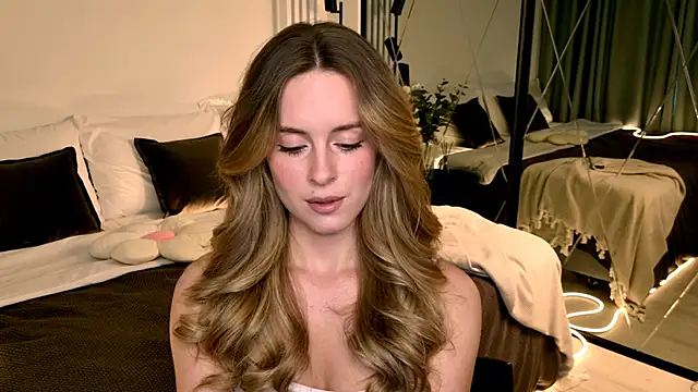 RozzitaBedberry online show from April 10, 1:05 pm