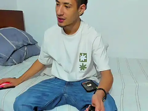 Snapshot of Chandler_ken chatting on December 19, 1:45 am Chandler ken online show from December 19, 1:45 am