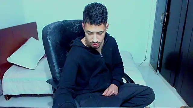 Snapshot of Chandler_ken chatting on February 3, 2:53 am Chandler ken online show from February 3, 2:53 am