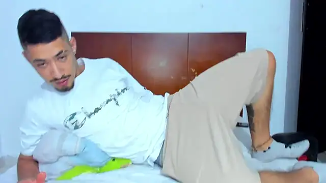 Snapshot of Chandler_ken chatting on February 12, 11:33 pm Chandler ken online show from February 12, 11:33 pm