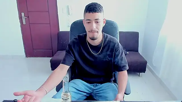 Snapshot of Chandler_ken chatting on February 14, 10:28 pm Chandler ken online show from February 14, 10:28 pm