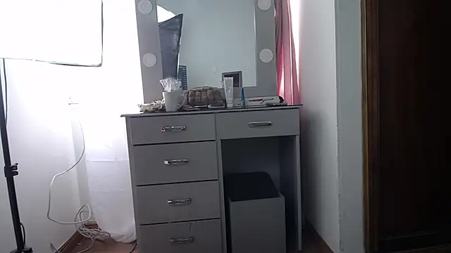 LiaTaylorr online show from September 18, 12:18 pm