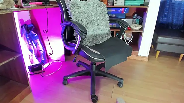 LiaTaylorr online show from October 14, 12:28 pm