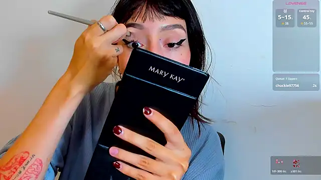 Snapshot of lizzy_davis_1 chatting on November 17, 4:18 am lizzy davis 1 online show from November 17, 4:18 am