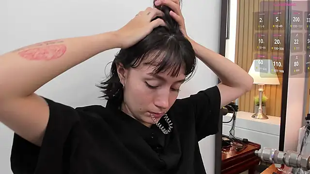 Snapshot of lizzy_davis_1 chatting on November 28, 3:31 am lizzy davis 1 online show from November 28, 3:31 am