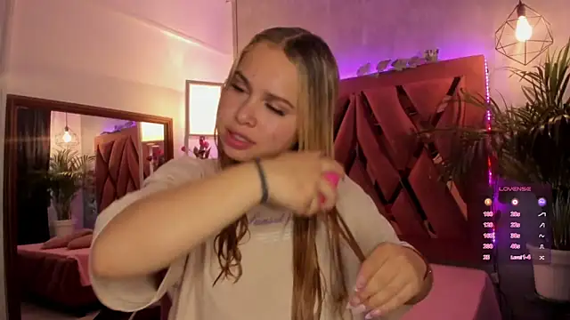 Haelycute online show from January 26, 11:50 am