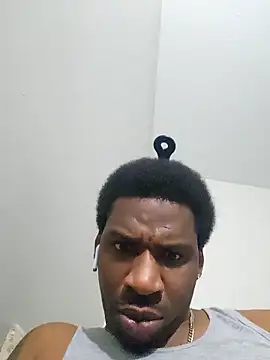 Snapshot of 007Giovani chatting on February 23, 9:28 am 007Giovani online show from February 23, 9:28 am