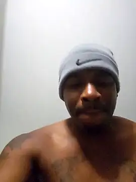 Snapshot of 007Giovani chatting on April 12, 8:14 pm 007Giovani online show from April 12, 8:14 pm