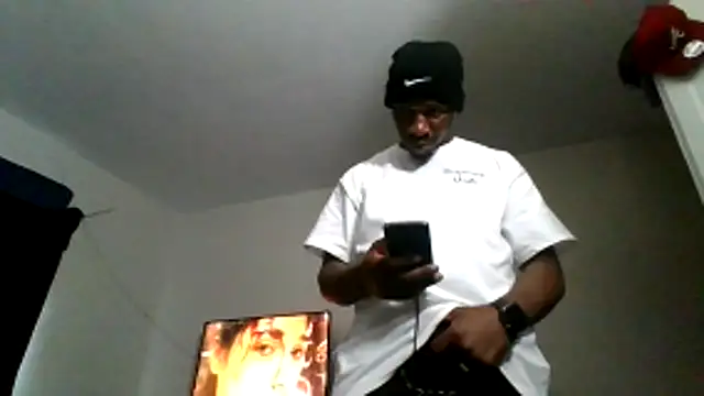 Snapshot of 007Giovani chatting on May 15, 4:25 pm 007Giovani online show from May 15, 4:25 pm