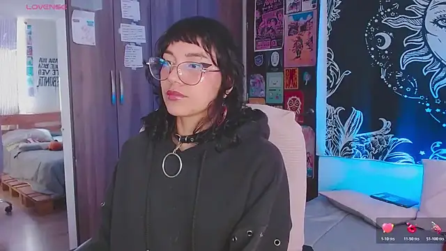 melissahowl online show from November 6, 4:30 pm