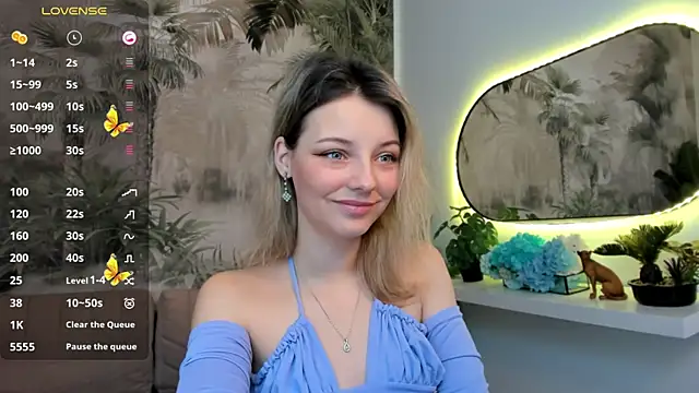 pretty little thing online show from January 13, 11:49 pm