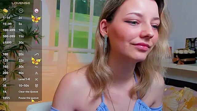 pretty little thing online show from January 31, 6:47 pm