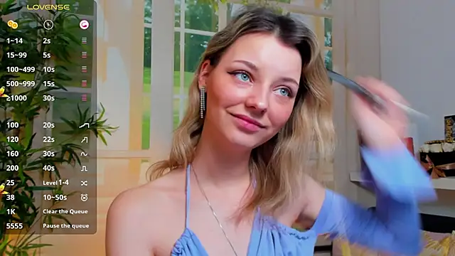 pretty little thing online show from January 31, 9:48 pm