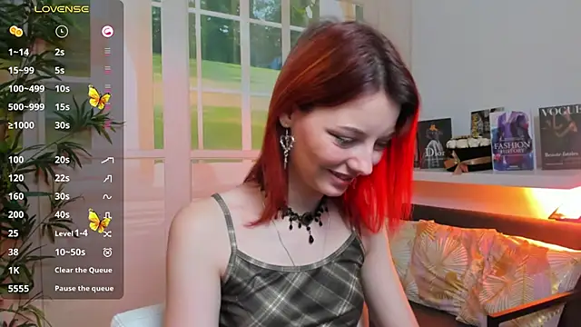 pretty little thing online show from February 15, 1:53 am