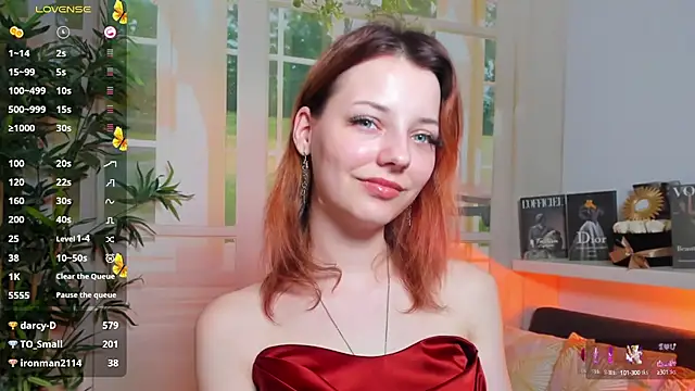 pretty little thing online show from March 15, 1:30 am