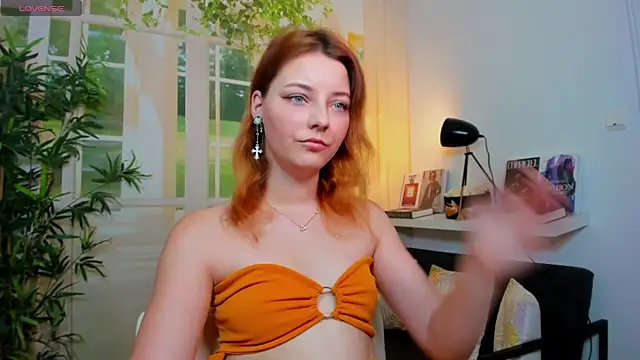 pretty little thing online show from September 15, 3:12 pm