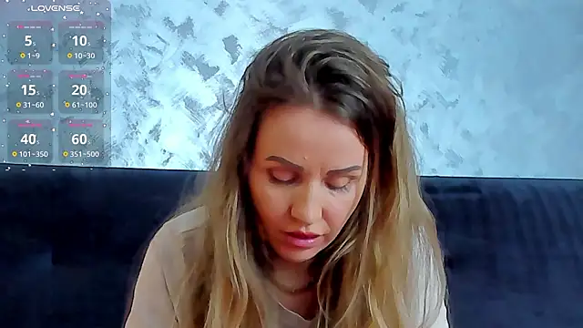 3lla Rose online show from March 5, 7:54 pm