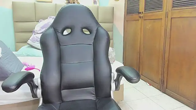 lilybaudyn  online show from February 26, 8:04 am