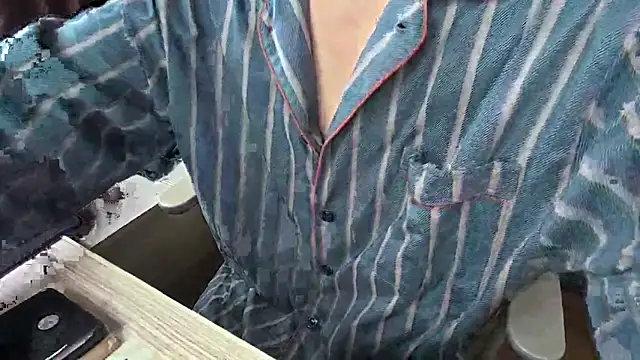 Snapshot of YunheLEE chatting on December 23, 8:01 am YunheLEE online show from December 23, 8:01 am