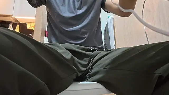 Snapshot of YunheLEE chatting on January 15, 1:05 pm YunheLEE online show from January 15, 1:05 pm