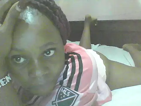 Snapshot of EBONYVANILLA02 chatting on May 10, 6:29 am EBONYVANILLA02 online show from May 10, 6:29 am