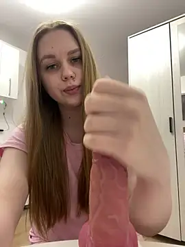Snapshot of Marylallka5 chatting on April 28, 2:11 pm Marylallka5 online show from April 28, 2:11 pm
