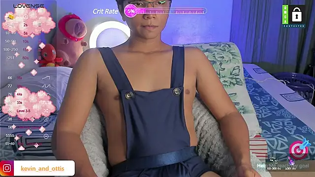 Snapshot of _Ottis_ chatting on January 24, 11:23 pm Ottis online show from January 24, 11:23 pm