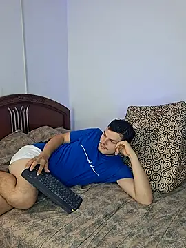 Snapshot of _Ottis_ chatting on March 27, 7:24 pm Ottis online show from March 27, 7:24 pm