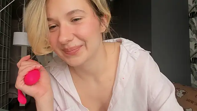 Lilith lutherlow online show from March 15, 12:00 pm