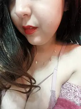 LoNa-daloua online show from February 15, 6:44 pm