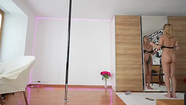 missdaisydiamond777 online show from April 29, 9:24 am