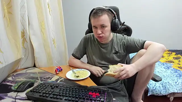 Snapshot of iliaskrislove chatting on October 24, 4:14 pm iliaskrislove online show from October 24, 4:14 pm