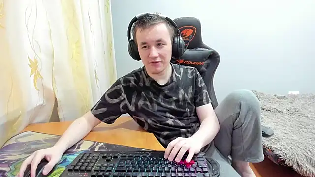 Snapshot of iliaskrislove chatting on November 9, 12:14 pm iliaskrislove online show from November 9, 12:14 pm