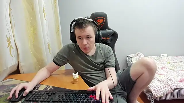 Snapshot of iliaskrislove chatting on November 18, 2:39 am iliaskrislove online show from November 18, 2:39 am