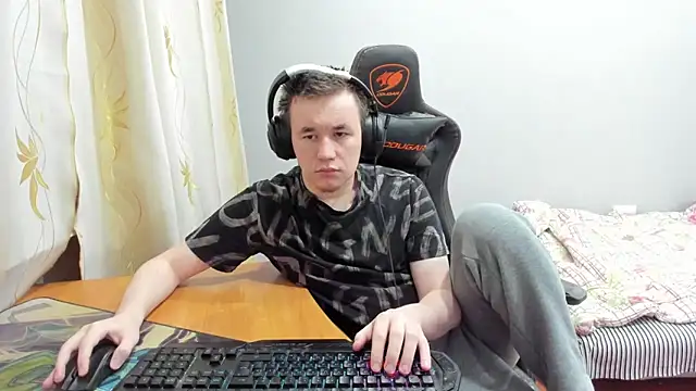 Snapshot of iliaskrislove chatting on November 20, 1:06 am iliaskrislove online show from November 20, 1:06 am