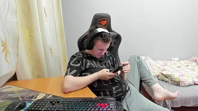 Snapshot of iliaskrislove chatting on November 21, 7:34 pm iliaskrislove online show from November 21, 7:34 pm