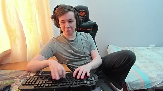 iliaskrislove online show from March 21, 7:46 am