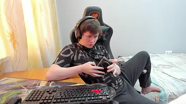 iliaskrislove online show from March 31, 1:33 pm