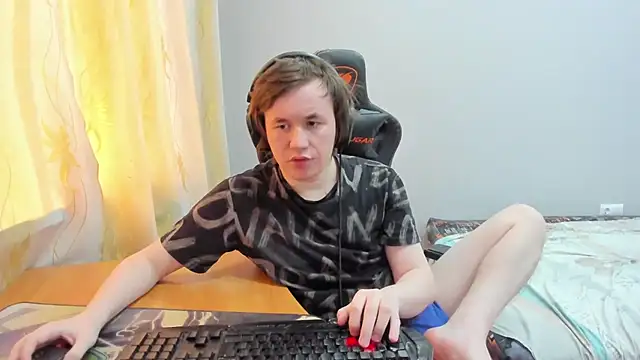 iliaskrislove online show from April 4, 10:02 am