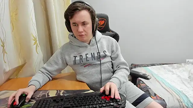 iliaskrislove online show from April 19, 5:45 pm