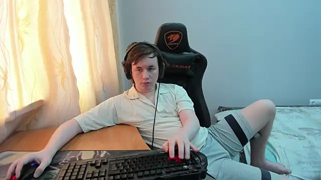 iliaskrislove online show from April 20, 6:16 am